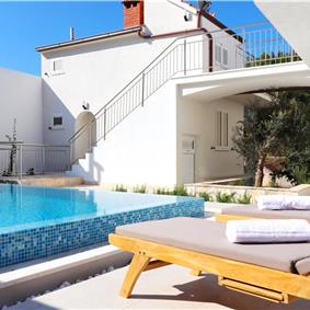 6 Bedroom Beachfront Villa with Heated Pool near Vela Luka on Korcula Island, Sleep 12